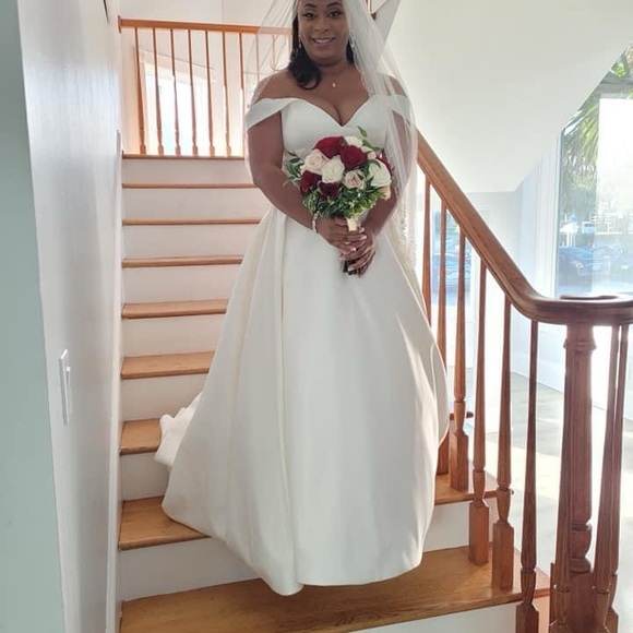 David's Bridal White Wedding Dress